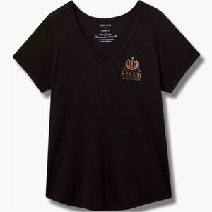 Torrid Salem Massachusetts Apothecary Black V-Neck Pullover Graphic T-Shirt